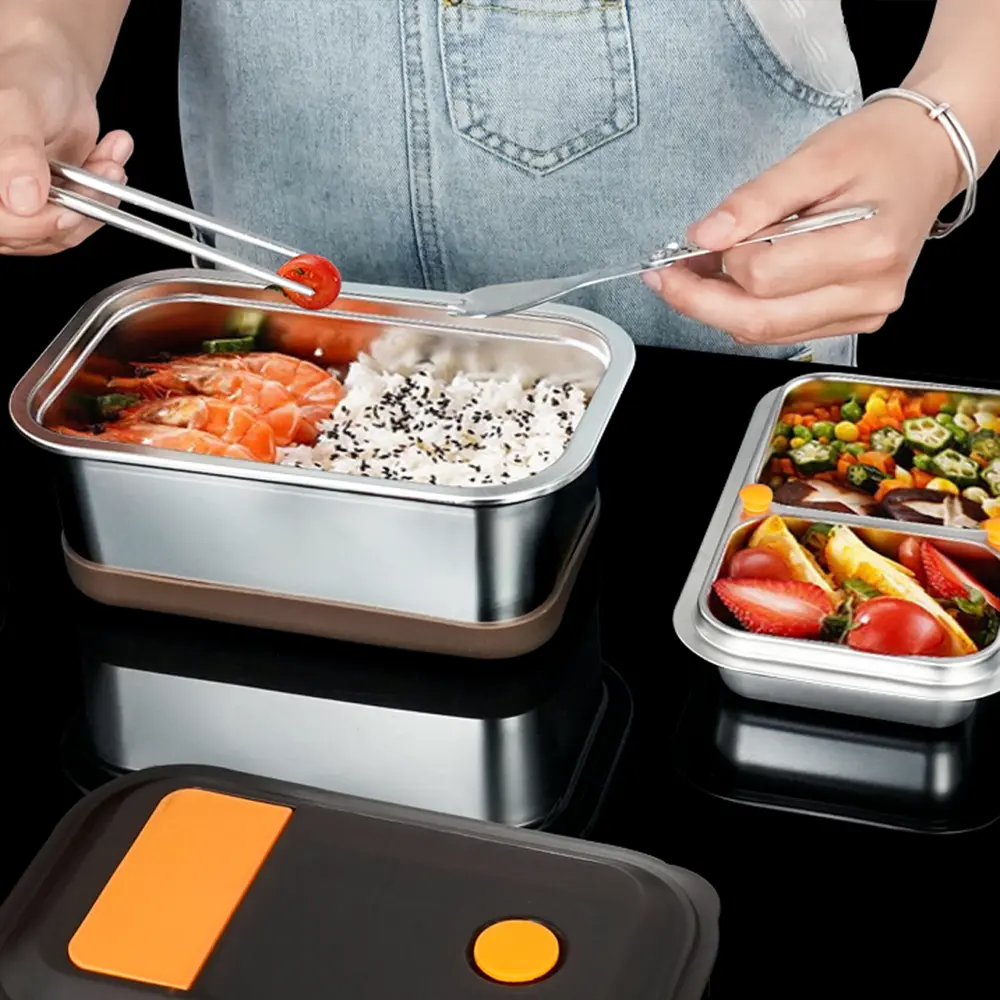 Draagbare lunchbox met inbegrepen bestek